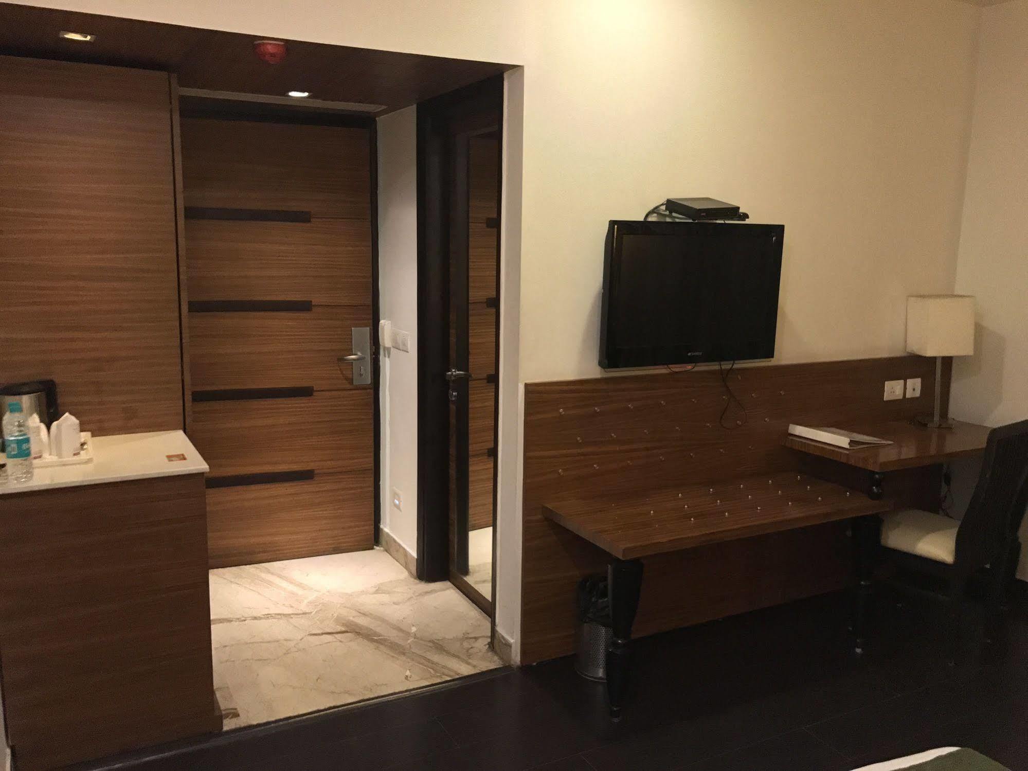 Hotel Ivory 32 Új-Delhi Kültér fotó