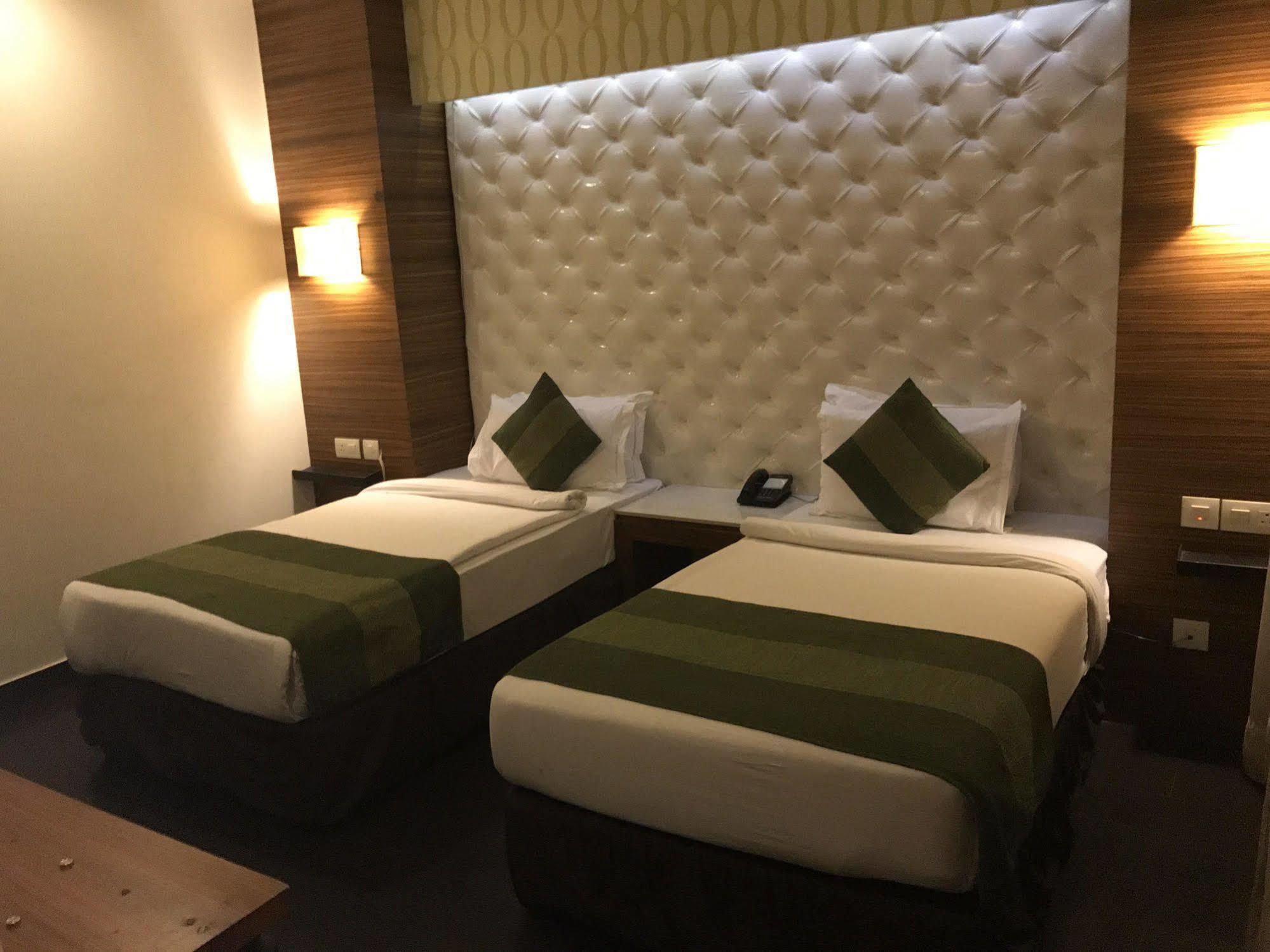 Hotel Ivory 32 Új-Delhi Kültér fotó