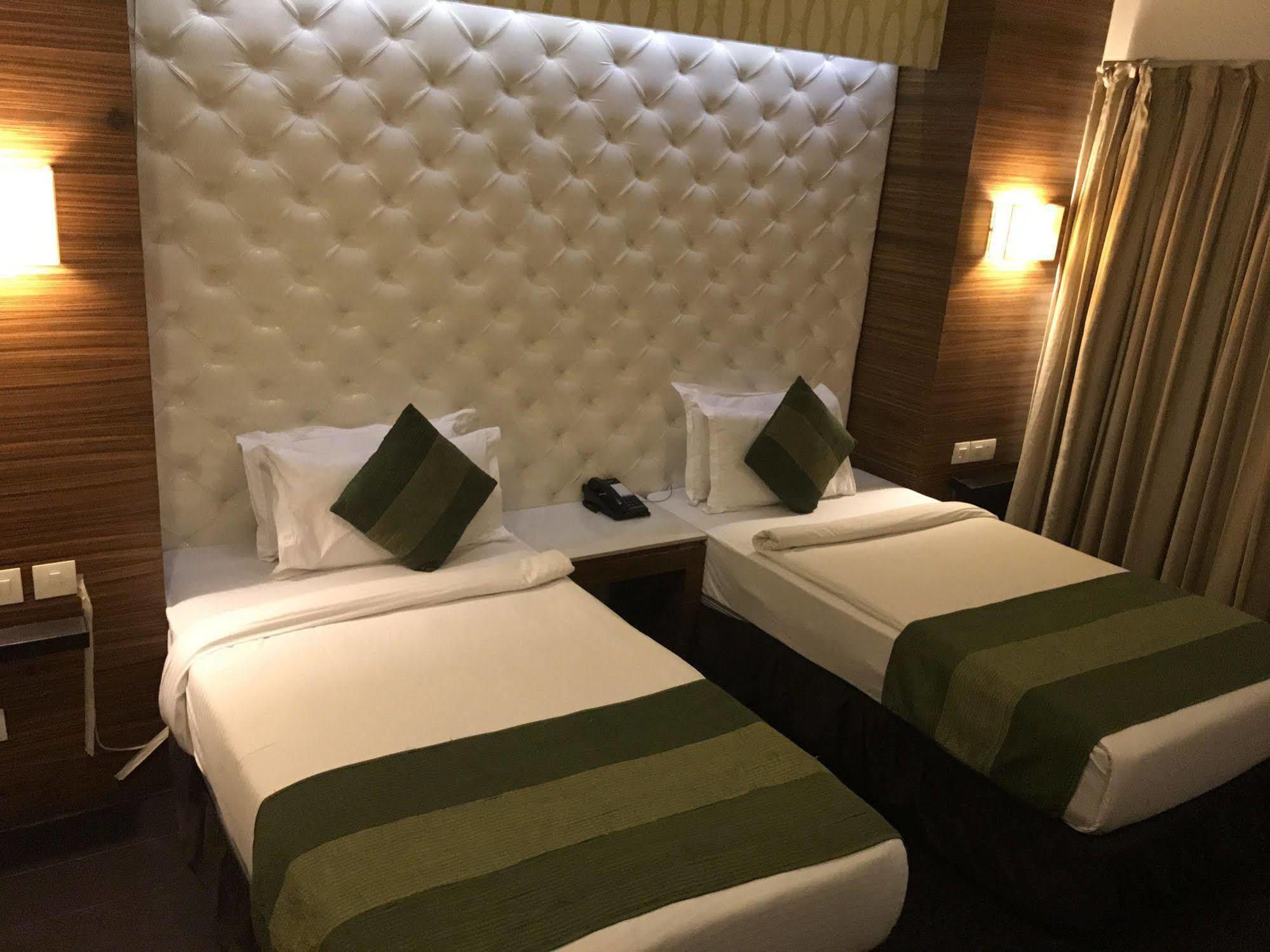 Hotel Ivory 32 Új-Delhi Kültér fotó