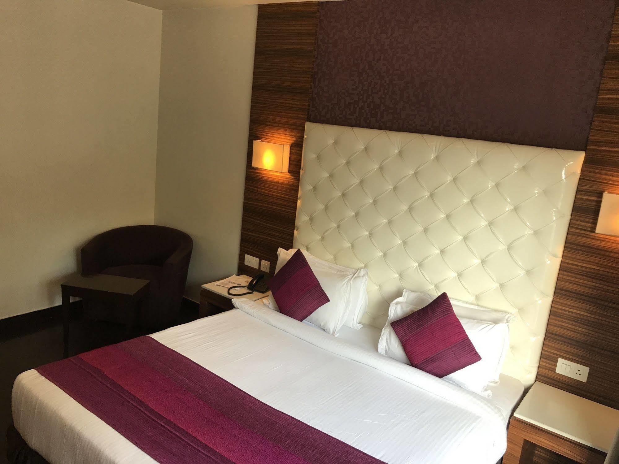 Hotel Ivory 32 Új-Delhi Kültér fotó