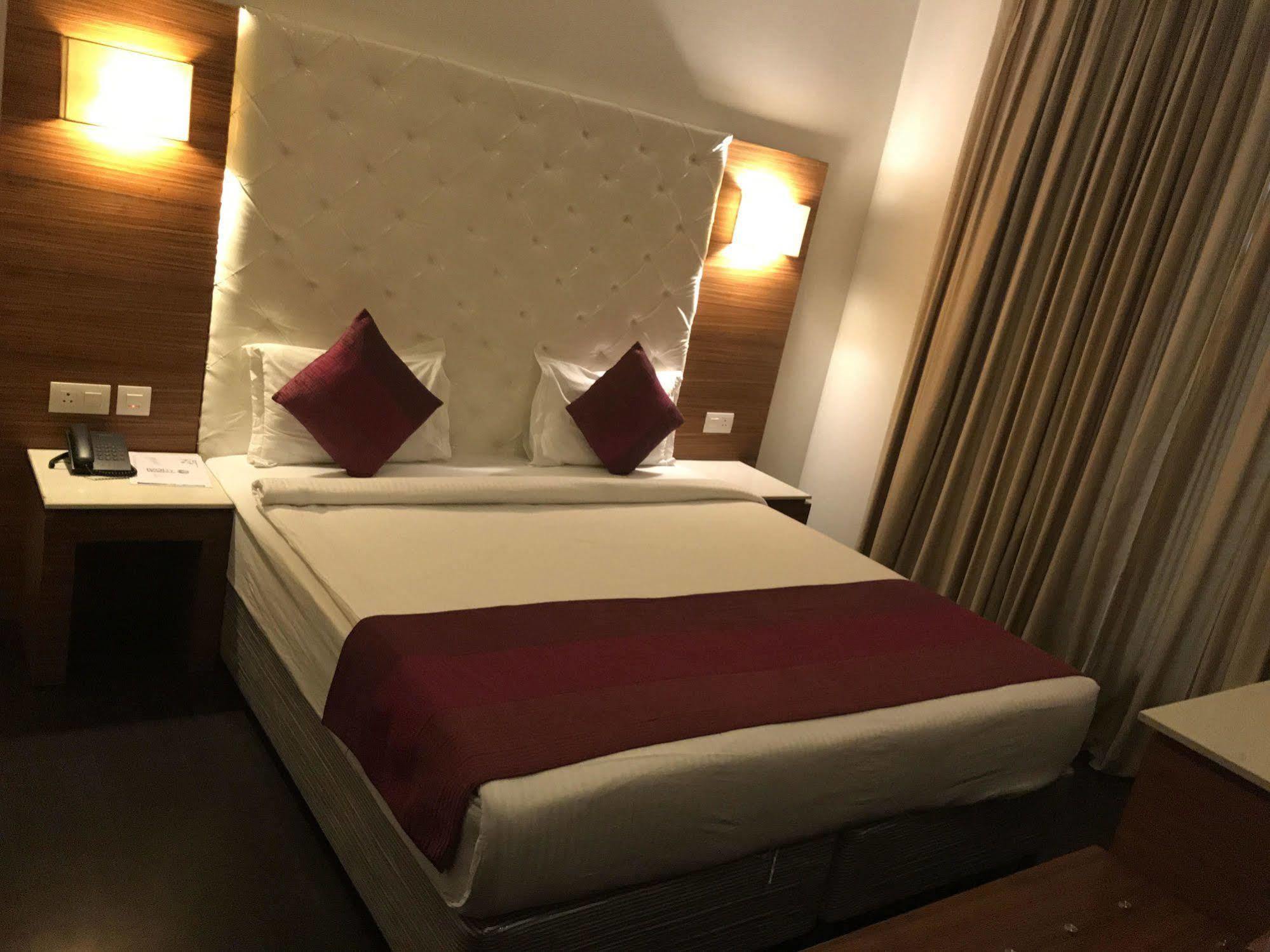 Hotel Ivory 32 Új-Delhi Kültér fotó