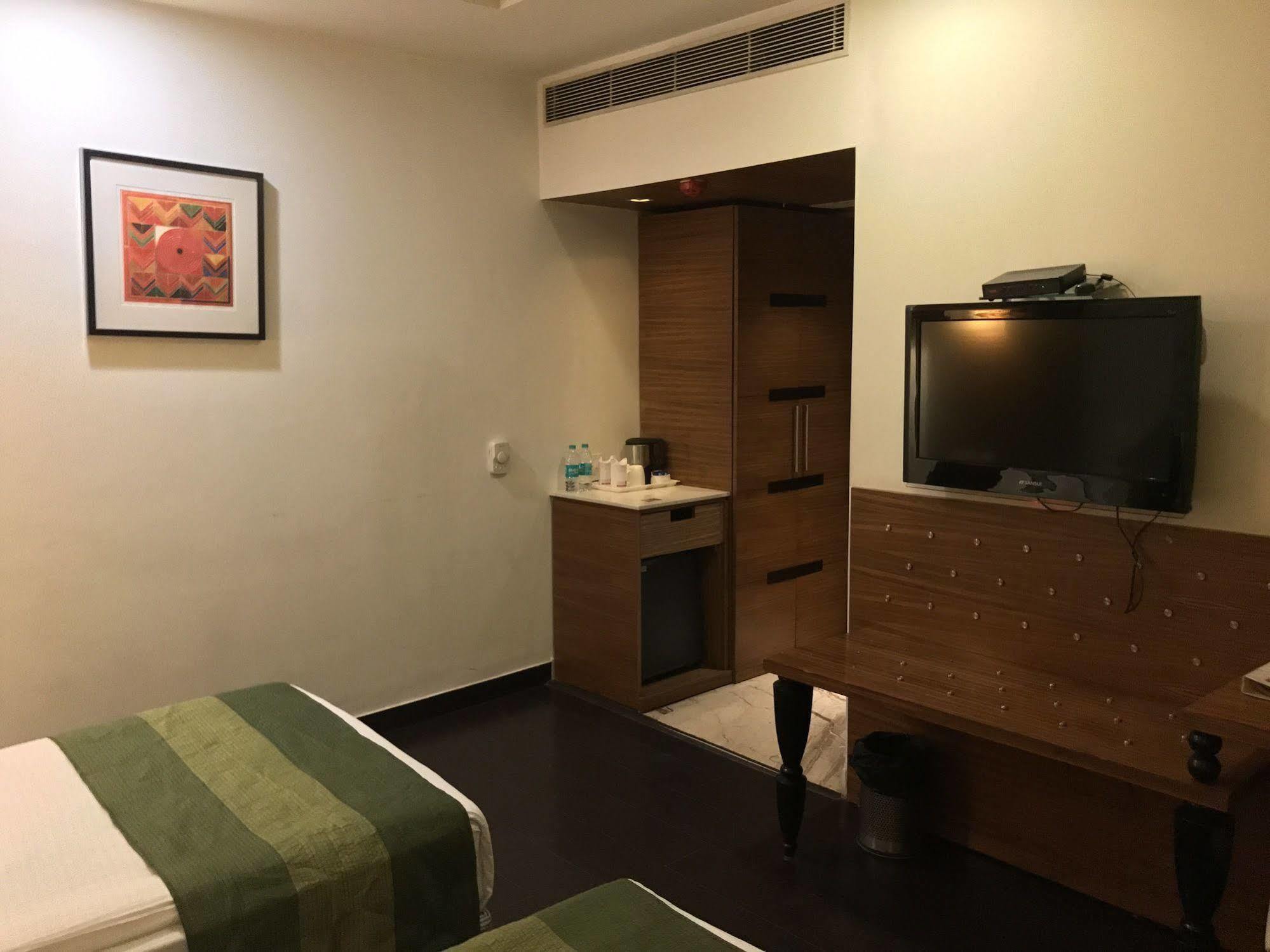 Hotel Ivory 32 Új-Delhi Kültér fotó