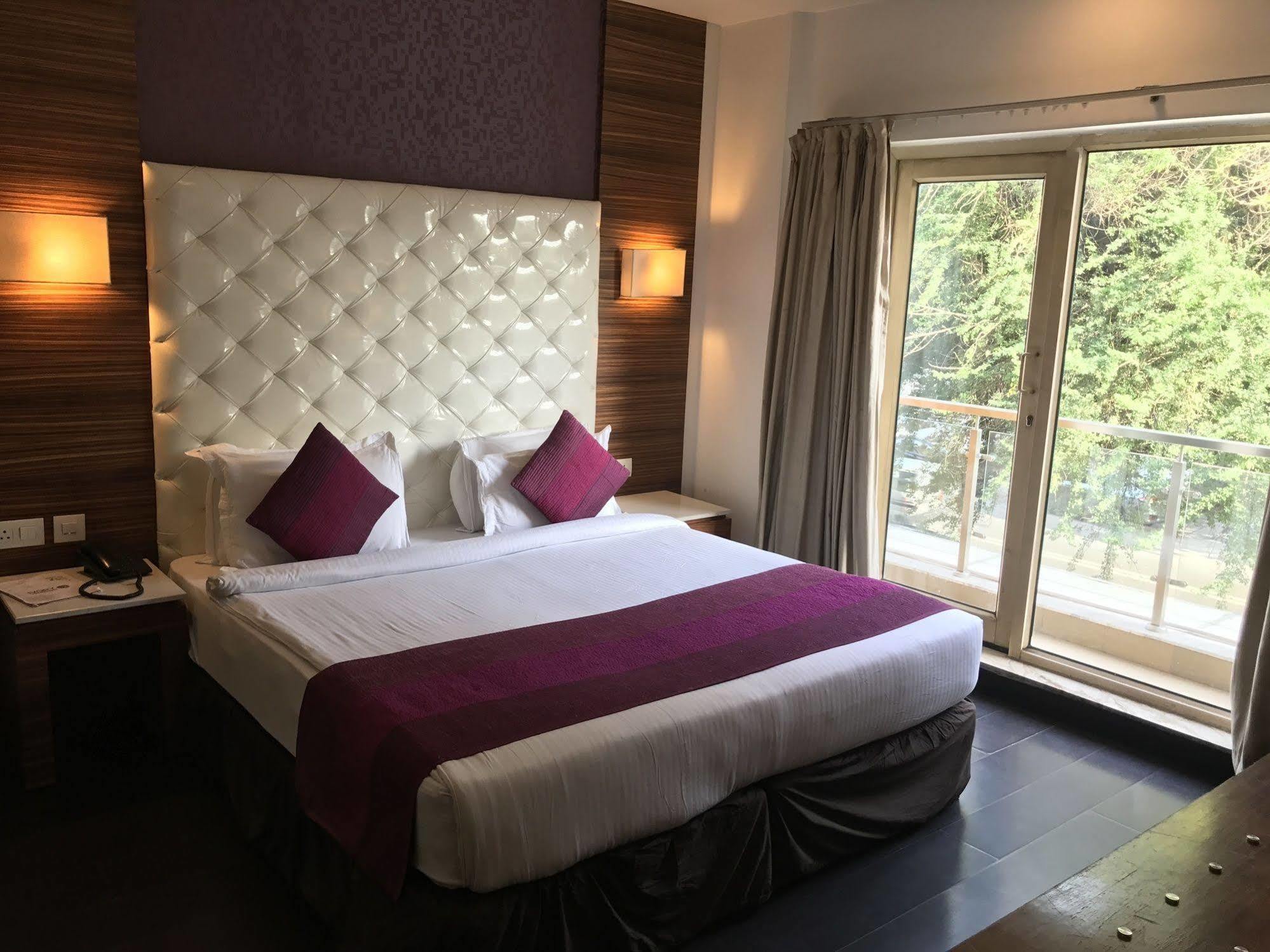 Hotel Ivory 32 Új-Delhi Kültér fotó