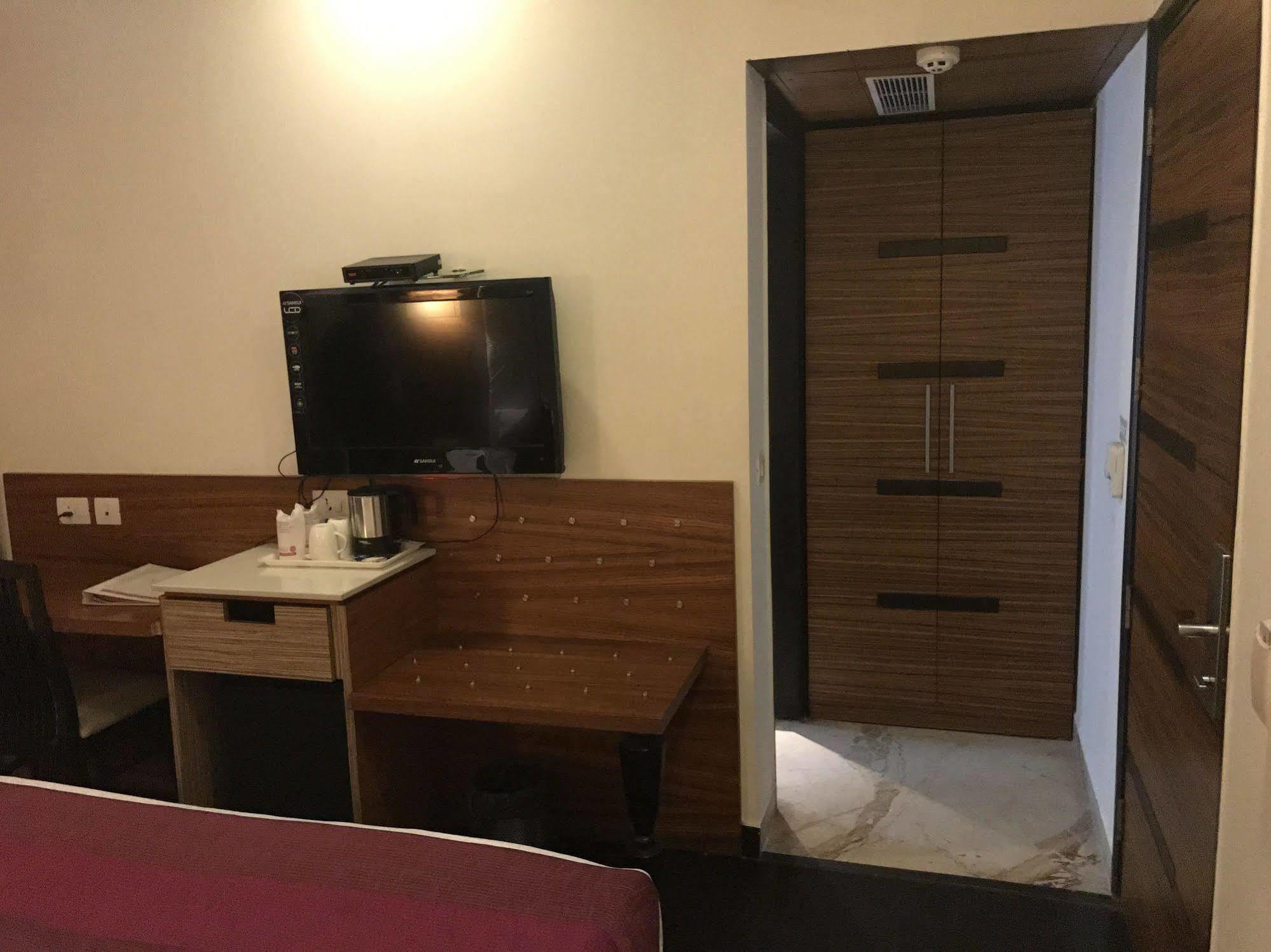 Hotel Ivory 32 Új-Delhi Kültér fotó
